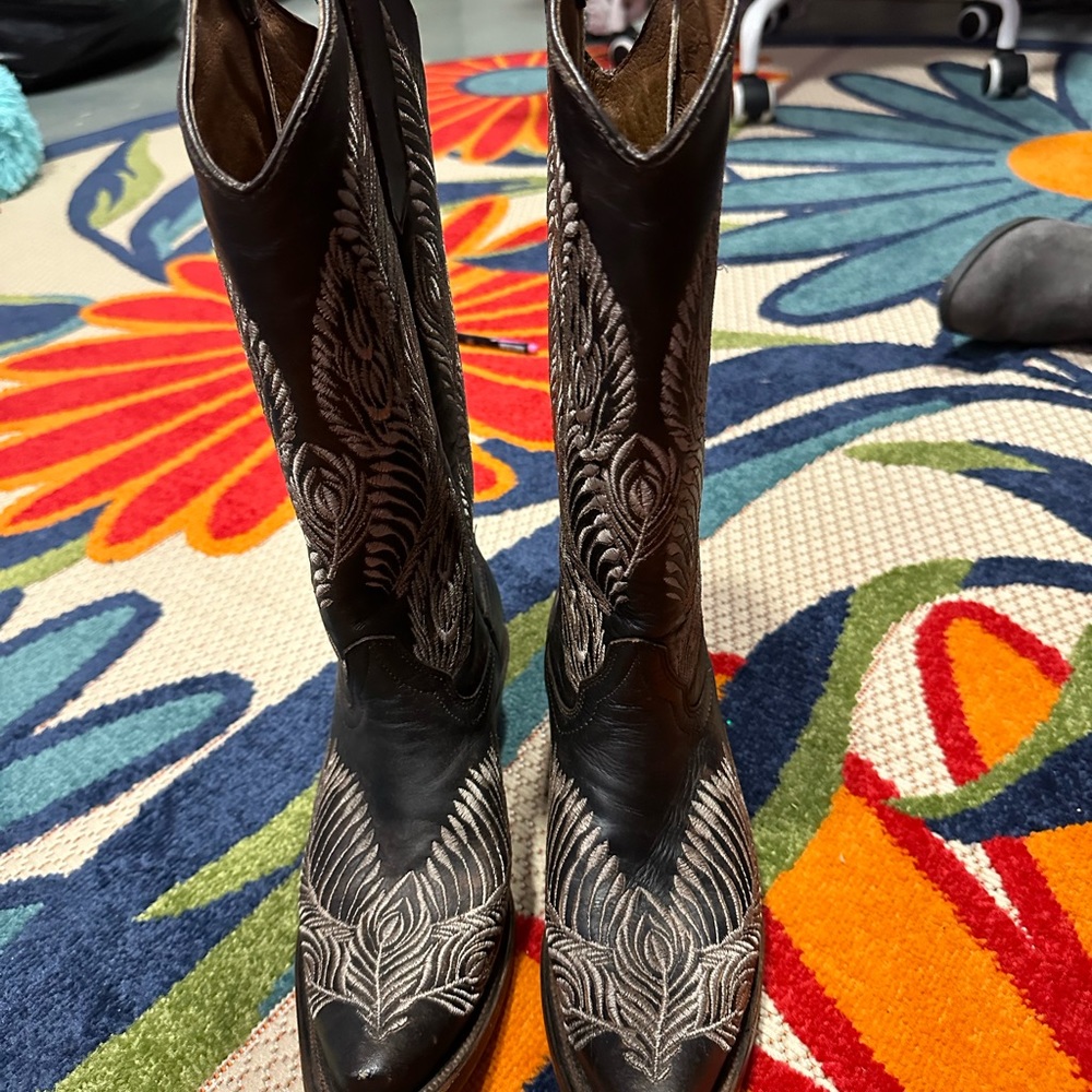 NWOB!!! Womens corral cowboy boots size 7